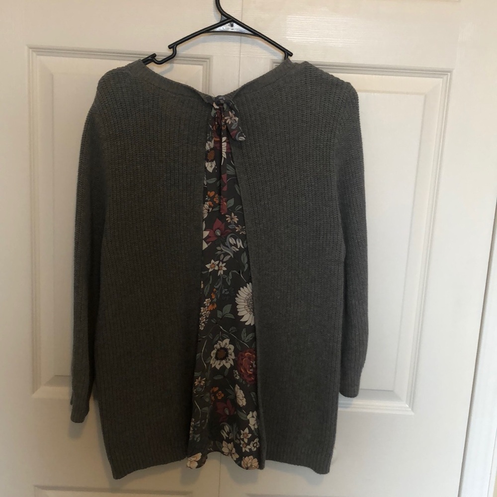 Gray peep back Loft sweater